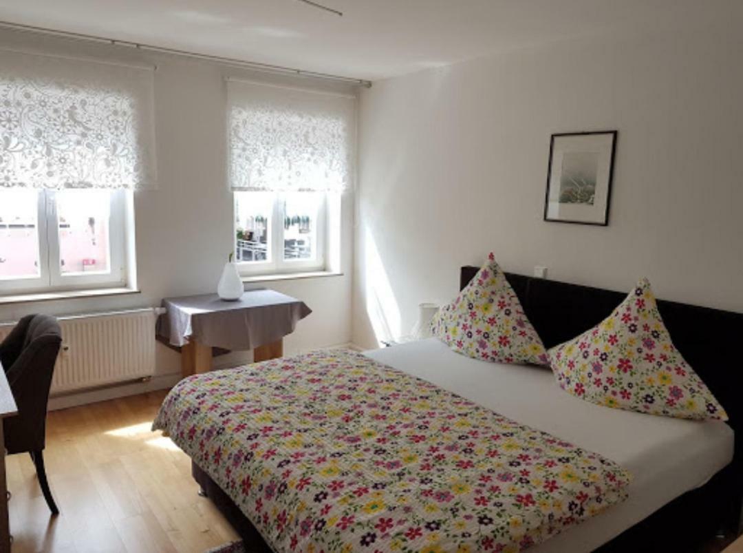 Pension Moserhaus Harburg  Buitenkant foto