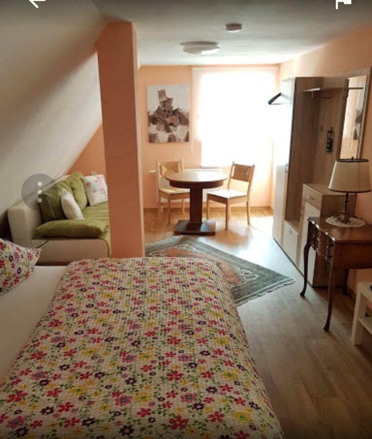 Pension Moserhaus Harburg  Buitenkant foto