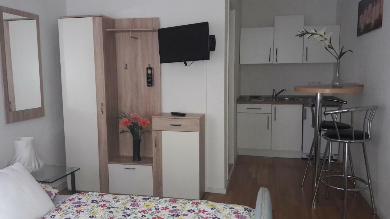 Pension Moserhaus Harburg  Buitenkant foto
